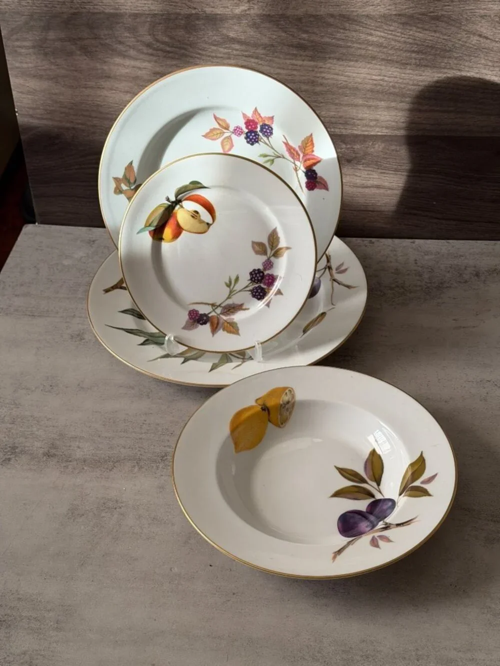 Royal Worcester Evesham Gold 4-PC Setting Soup Bowl Dinner Salad Bread Plates